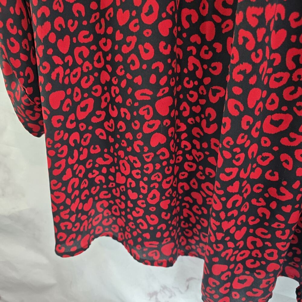 Torrid Shirt Womens 5 5X Red Black Blouse Heart Button Up Harper Leopard Cheetah - Picture 7 of 13